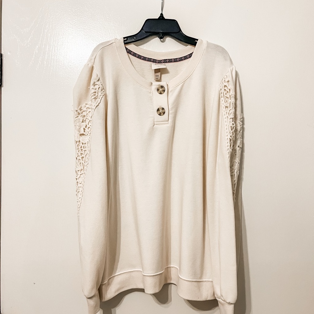 Off white sweater shirt with lace sleeves